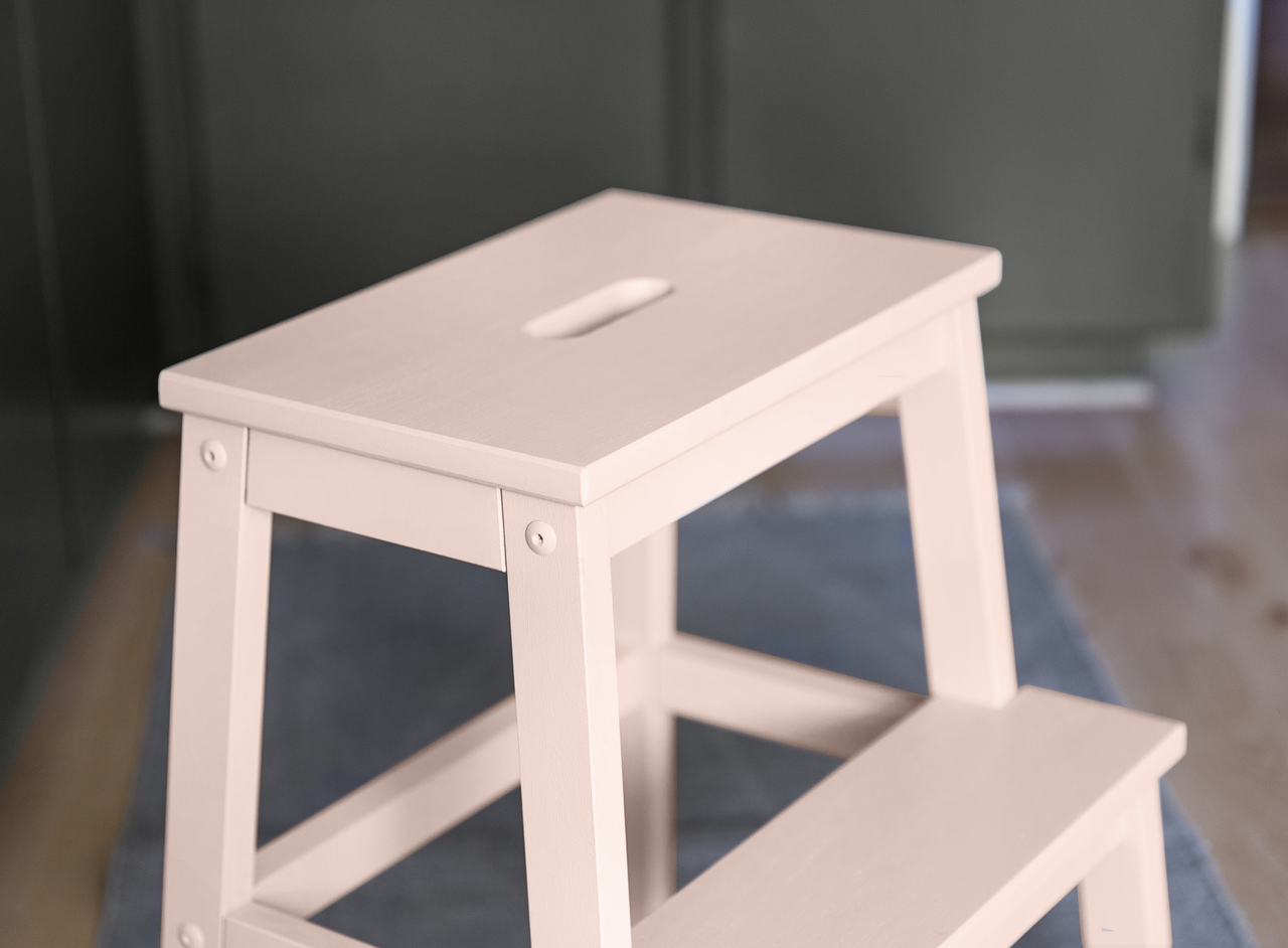 Renowacja mebli drewnianych – jak odnowić stare meble?